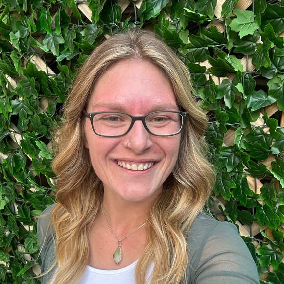 Profile Picture of Karlyn Kruszynski (@raekruz) on Poshmark