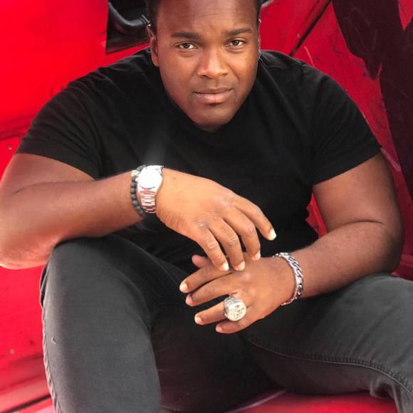 Profile Picture of Ronaldo Geneste (@rongeneste) on Poshmark