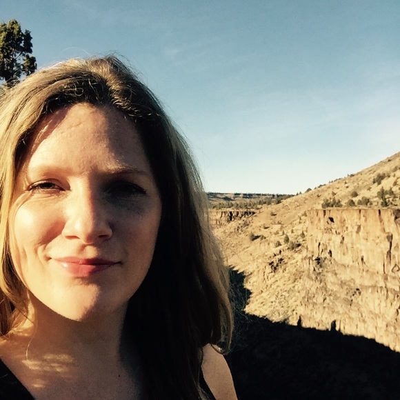Profile Picture of Julie Neilson (@neilsoju) on Poshmark