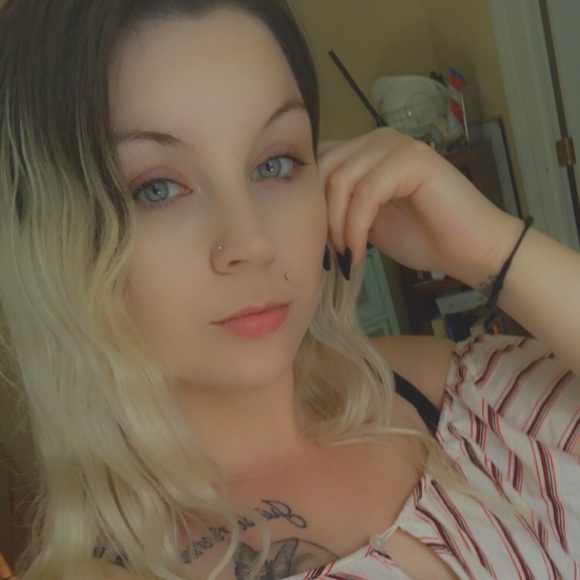 Profile Picture of Kristen Shertzer (@kshertzer94) on Poshmark