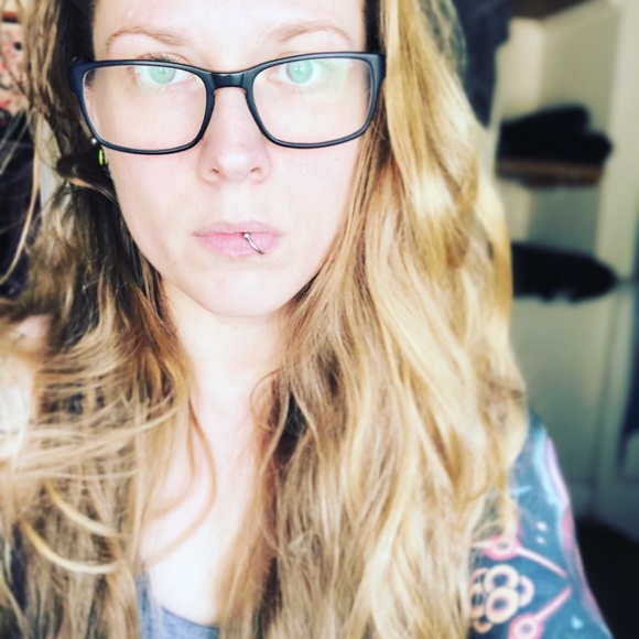 Profile Picture of Eileen Brophy (@eileenbrophy) on Poshmark