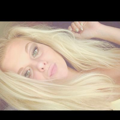 Profile Picture of Dede (@danielle_lorek) on Twitter
