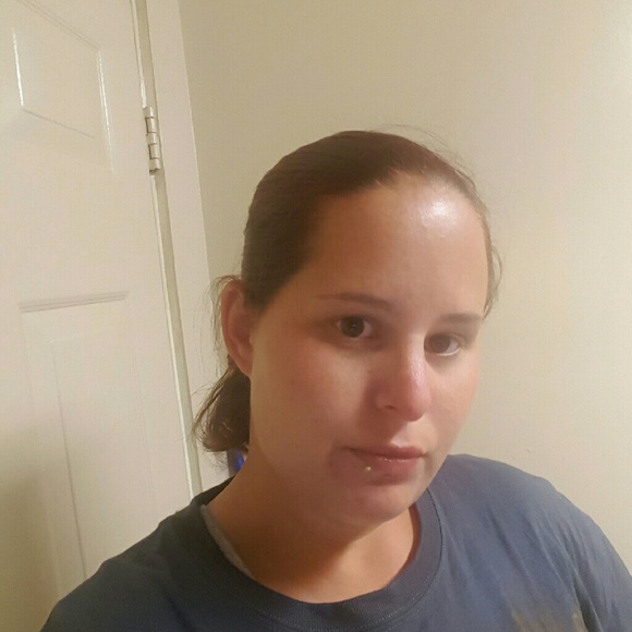 Profile Picture of Rebecca Lemons (@blemons30) on Poshmark