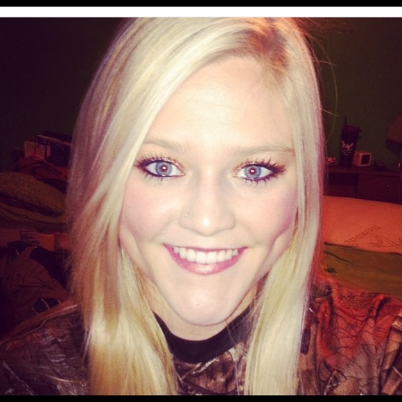 Profile Picture of Hayley Horney (@hhorney) on Poshmark