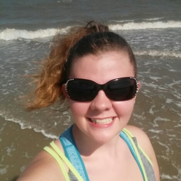 Profile Picture of Megan Cline (@mcline0910) on Poshmark