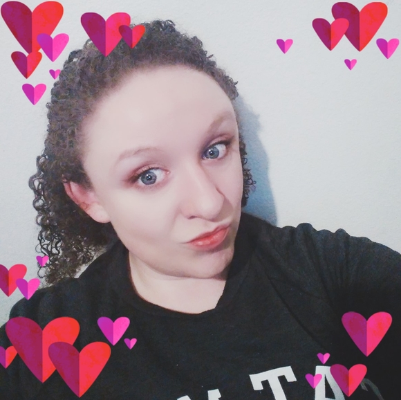 Profile Picture of Valentine Featherstone (@vfeath) on Poshmark