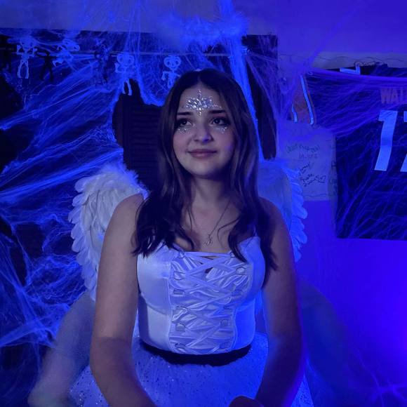 Profile Picture of Zoey Peterson (@zoey_peterson) on Poshmark