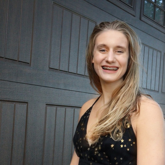 Profile Picture of Hannah Heemstra (@hannahheem) on Poshmark