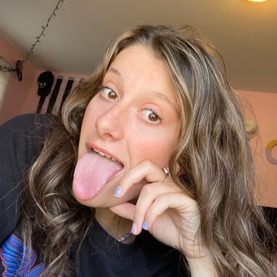 Julia Hendrick - Twitter Profile Picture of Julia Hendrick (@juliahen2) on Twitter