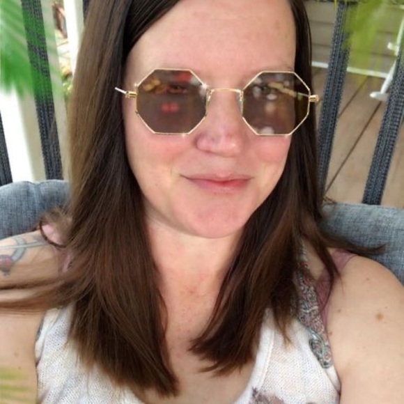 Amanda Yunik - Poshmark Profile Picture of Amanda Yunik (@smegrttste) on Poshmark