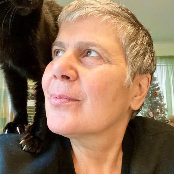 Andrea Brassert - Poshmark Profile Picture of Andrea Brassert (@draybrass) on Poshmark