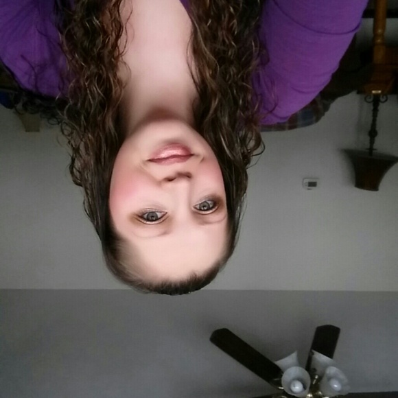 Profile Picture of Tiffany Aicone (@starburst124) on Poshmark