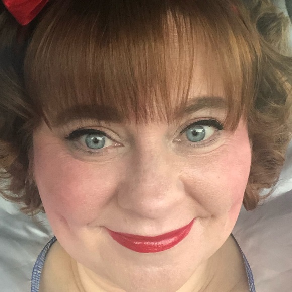 Profile Picture of Andrea Hansen (@andeechansen) on Poshmark