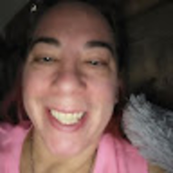 Profile Picture of Joelle Todd (@joelletodd) on Poshmark