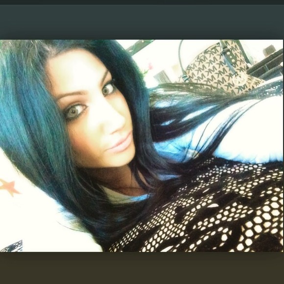 Profile Picture of Angela Aqleh (@angieaqleh) on Poshmark