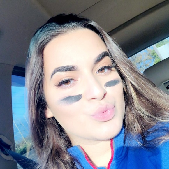 Profile Picture of Amanda Silva (@amandatsilva01) on Poshmark