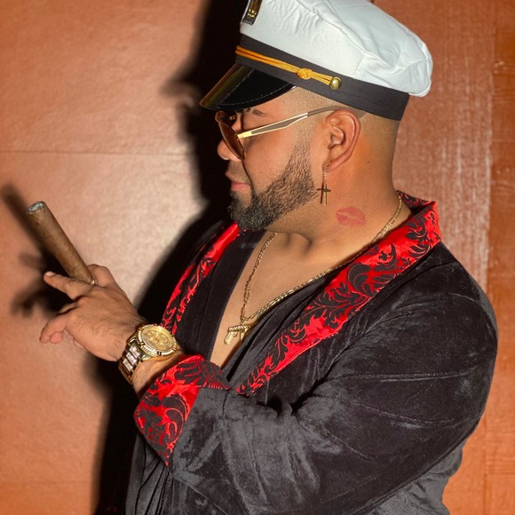 Profile Picture of Miguel Alonso (@miguelthefamous) on Poshmark