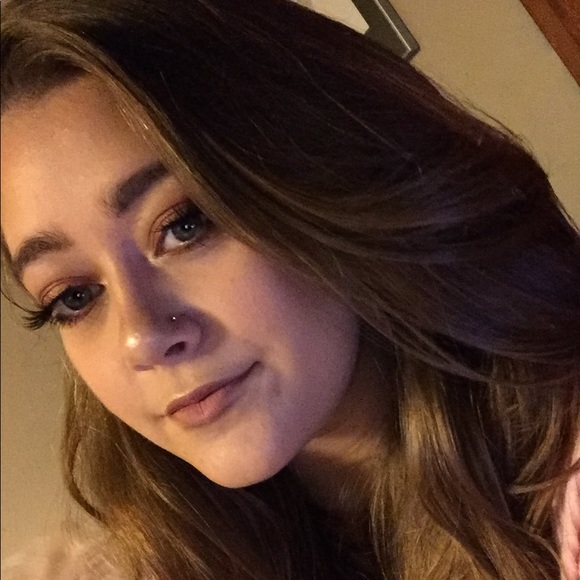 Profile Picture of Tejah Broser (@tejahbroser) on Poshmark