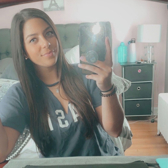 Profile Picture of Danielle Camerino (@deecamerino) on Poshmark