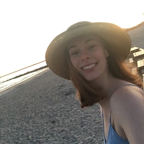 Profile Picture of Analise England (@analise_10) on Poshmark