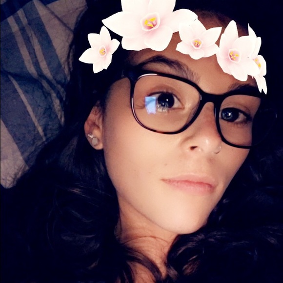 Profile Picture of Brianna Rondeau (@brondeau2727) on Poshmark