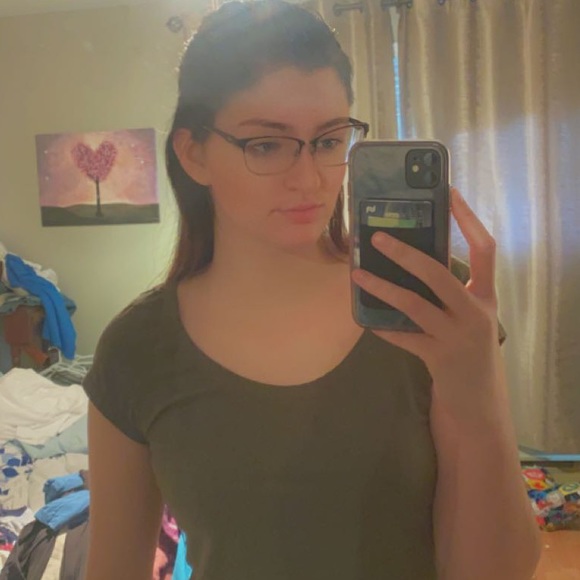 Profile Picture of Gabrielle Bernier (@gabib99) on Poshmark