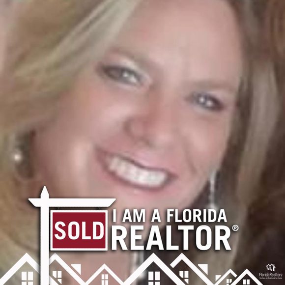 Danielle Ganci - Poshmark Profile Picture of Danielle Ganci (@pddcganci) on Poshmark