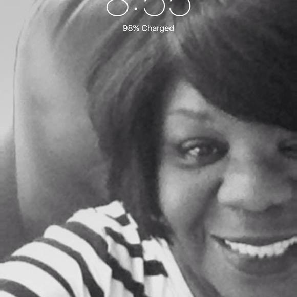 Profile Picture of Lee Bailey (@lavoniabailey) on Poshmark