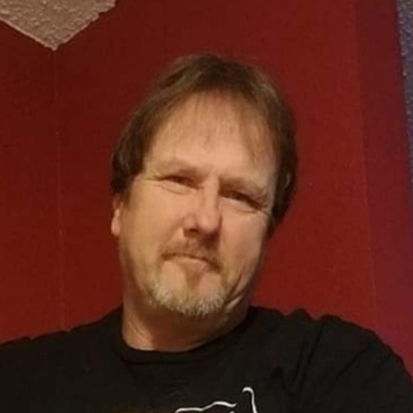 Profile Picture of Jeff Earle (@jffearle) on Poshmark