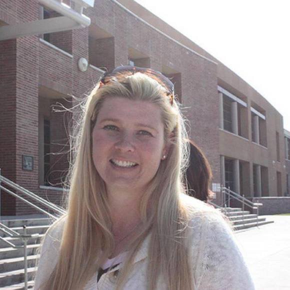 Profile Picture of Anne Hannick (@annehannick) on Poshmark