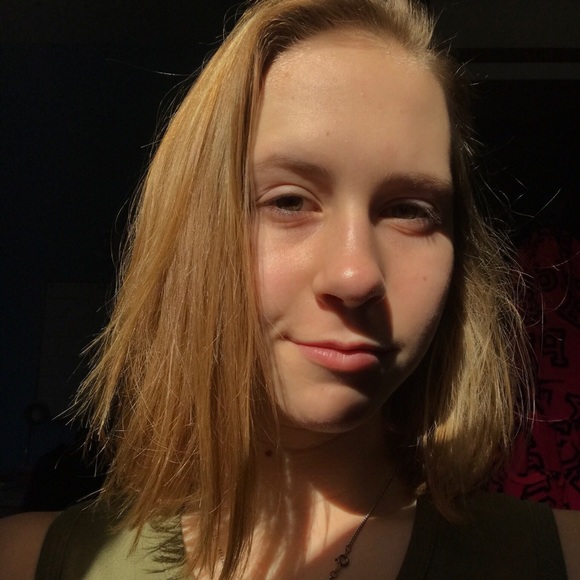 Profile Picture of Elena Tomchek (@ectomchek25) on Poshmark