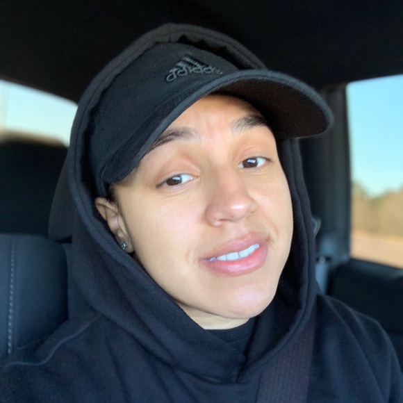 Profile Picture of Shana Hudmon (@shudmon33) on Poshmark