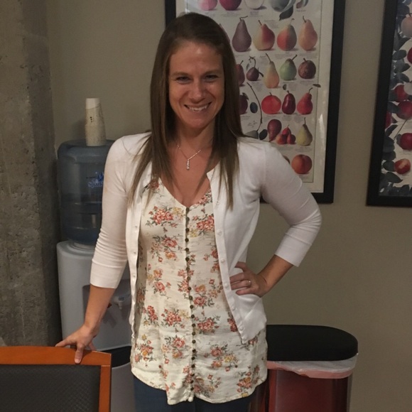 Profile Picture of Cyndi Elbaz (@mztamar2) on Poshmark