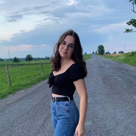 Profile Picture of Rosalie Giguère (@rosegiguere20) on Poshmark