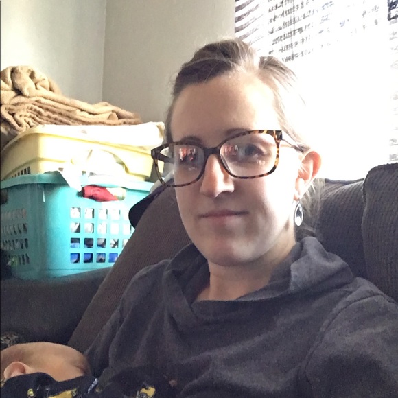 Profile Picture of Victoria Carrozzi (@victoria_burns) on Poshmark