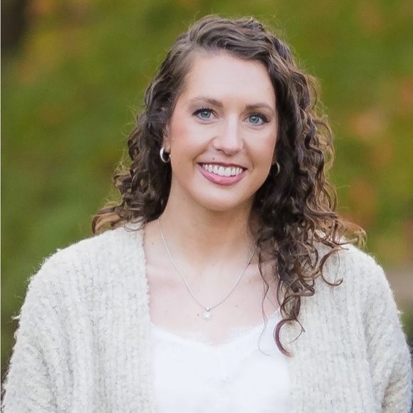 Profile Picture of Heather Fuldner (@heather_fuldner) on Poshmark