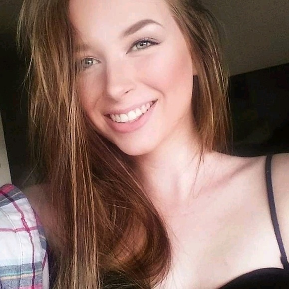 Profile Picture of Rachel Horn (@rlh121899) on Poshmark