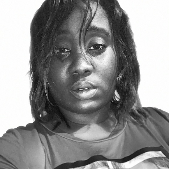 Profile Picture of Octavia Glover (@roxannrox) on Poshmark