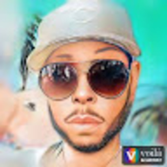 Profile Picture of King Hendrixx (@kinghendrixx5) on Poshmark