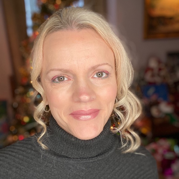 Profile Picture of Jayne Patterson (@jayne_patterson) on Poshmark