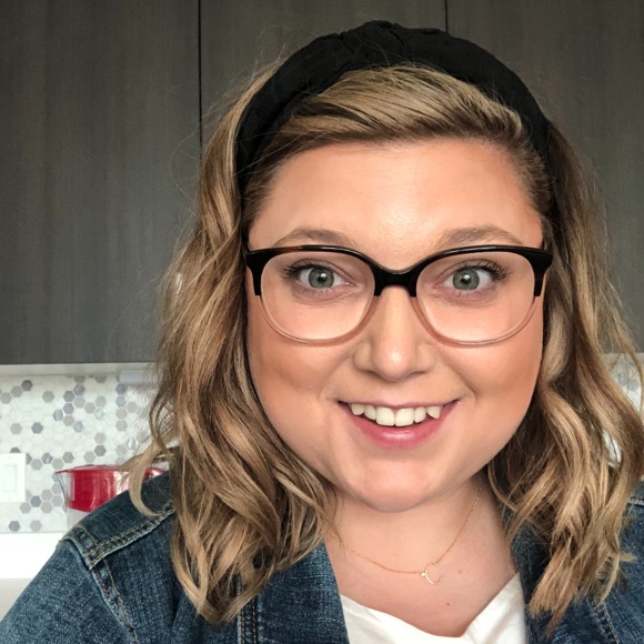 Profile Picture of Cassandra Snelling (@csnell82) on Poshmark