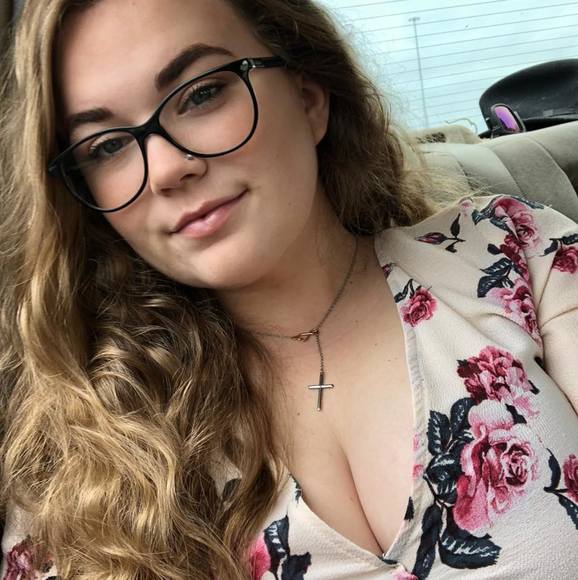 Profile Picture of Savannah Perry (@vannah723) on Poshmark