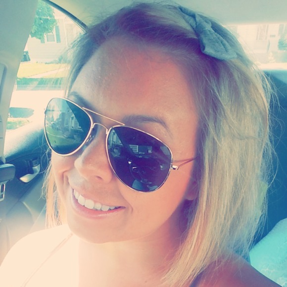 Profile Picture of Kayla Szykowny (@kayy_cupp) on Poshmark