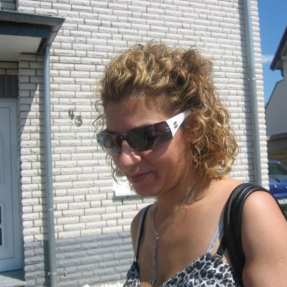 Profile Picture of Sarah Jassir (@angelique1341) on Poshmark