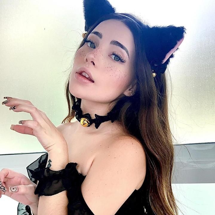 Profile Picture of CrystalCole (@crystalcoleifsnl) on Tiktok