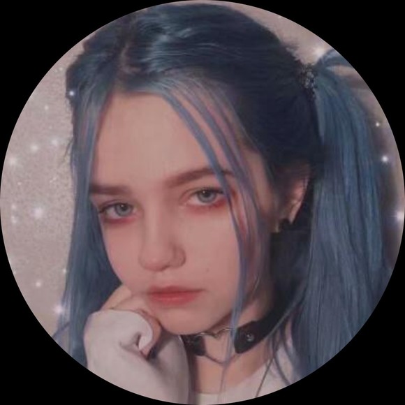 Profile Picture of Evelia Asbury (@strons96) on Poshmark