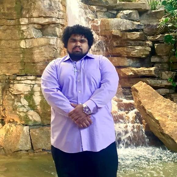 Profile Picture of Antonio Echavarria (@antonioechavarr) on Poshmark