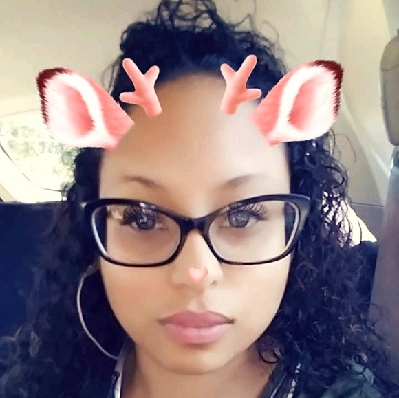 Profile Picture of Eduviges Olivero (@eolivero) on Poshmark