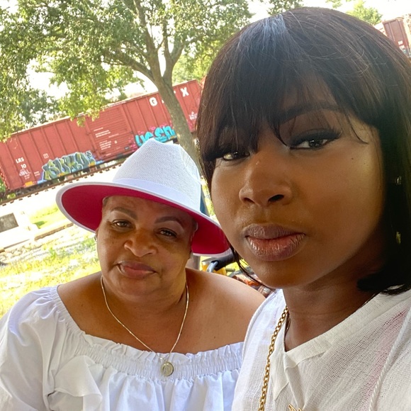 Profile Picture of Gwendolyn Daggs (@daggs_1961) on Poshmark