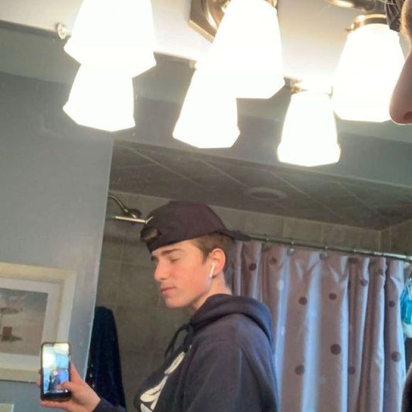 Profile Picture of Chris Fontanella (@cfontanella24) on Poshmark
